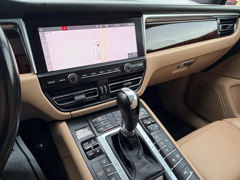2019 Porsche Macan - Image 12 of 20