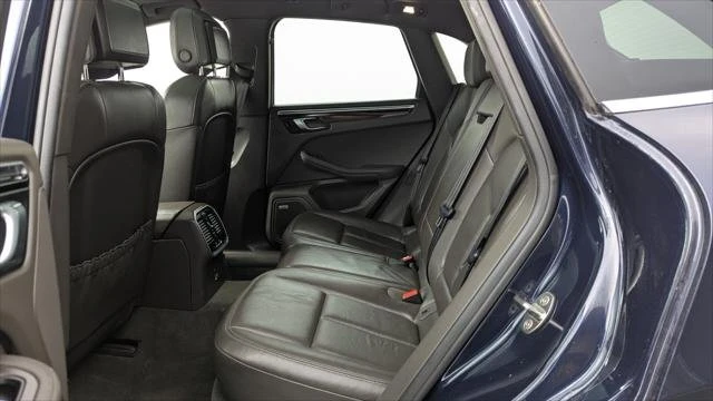 2019 Porsche Macan - Image 16 of 20