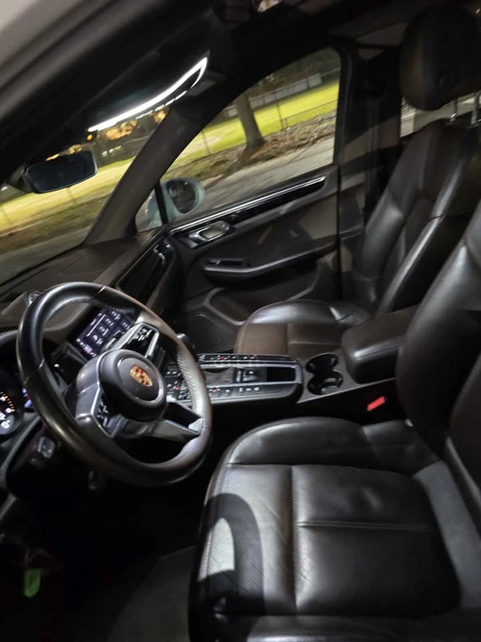 2019 Porsche Macan - Image 11 of 13