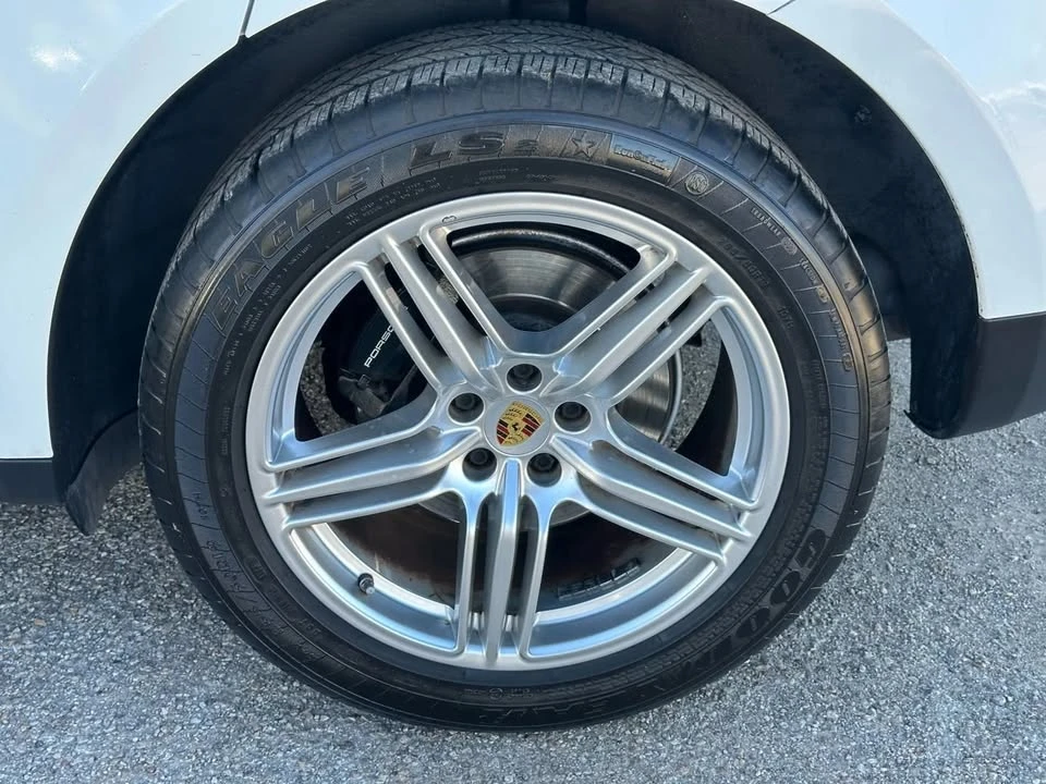 2019 Porsche Macan - Image 15 of 16