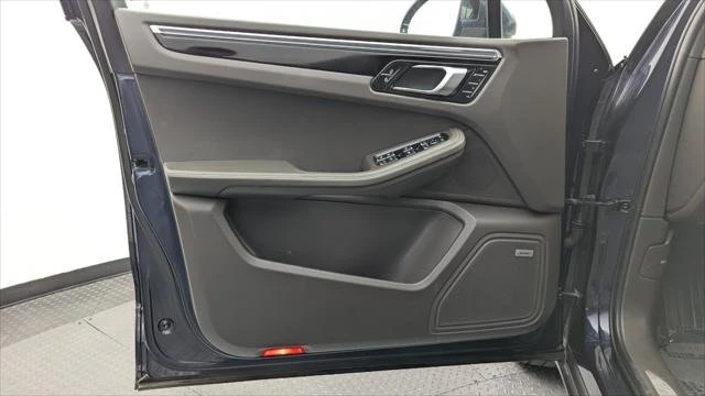 2019 Porsche Macan - Image 12 of 20