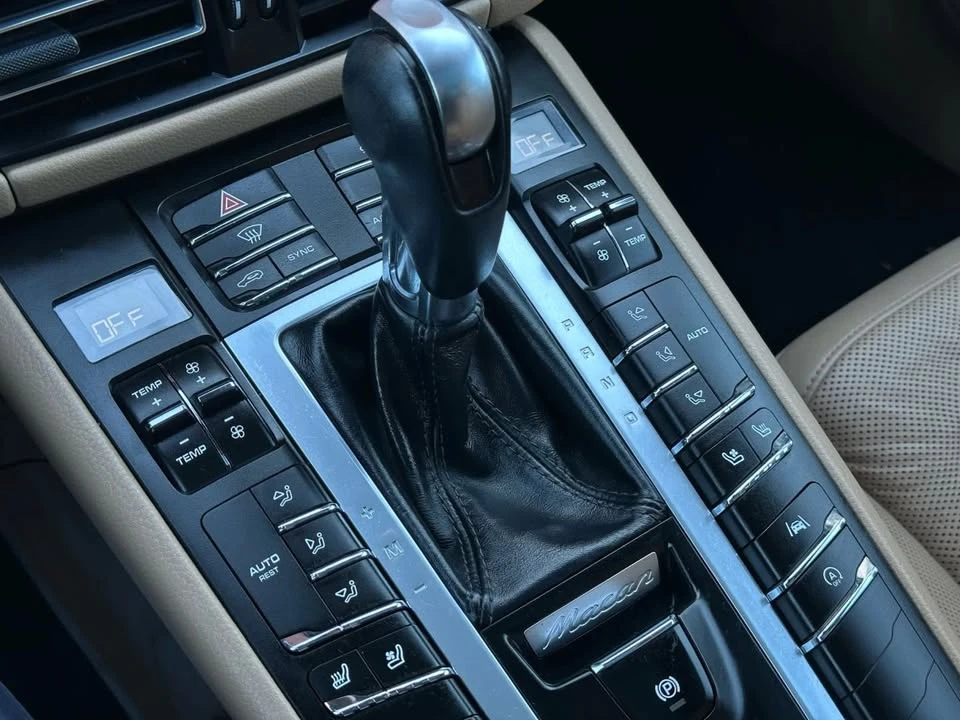 2019 Porsche Macan - Image 14 of 16