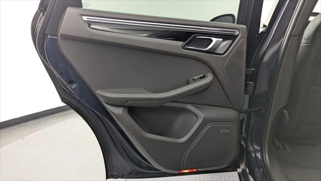 2019 Porsche Macan - Image 15 of 20