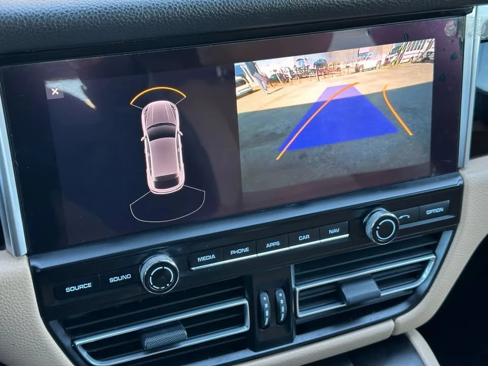 2019 Porsche Macan - Image 11 of 16