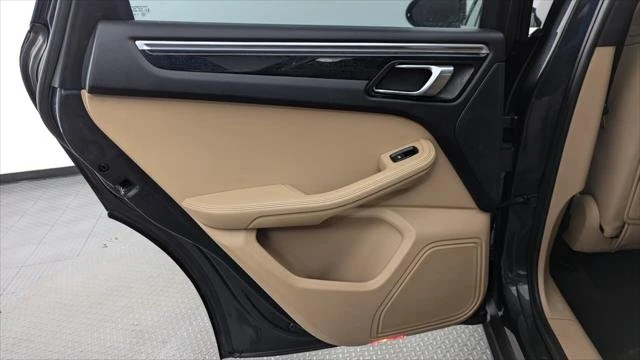 2019 Porsche Macan - Image 14 of 19