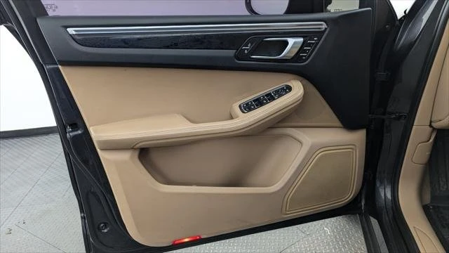 2019 Porsche Macan - Image 11 of 19