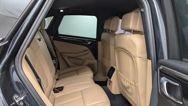 2019 Porsche Macan - Image 17 of 19