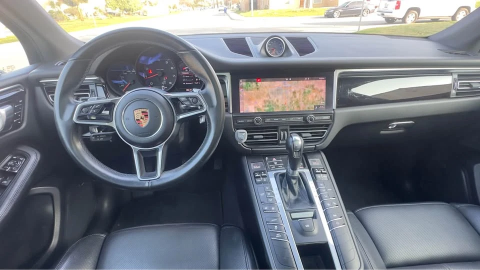 2019 Porsche Macan - Image 9 of 18