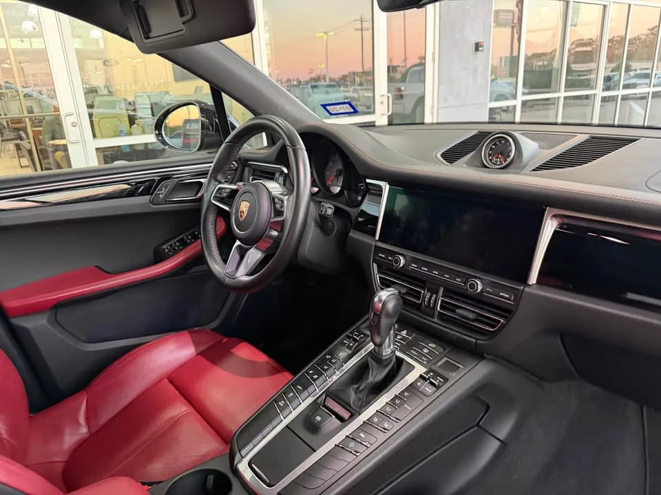 2019 Porsche Macan - Image 6 of 8