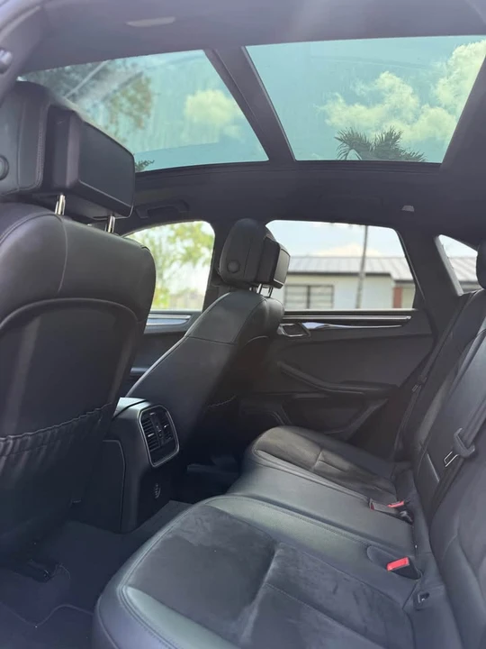 2019 Porsche Macan - Image 13 of 19