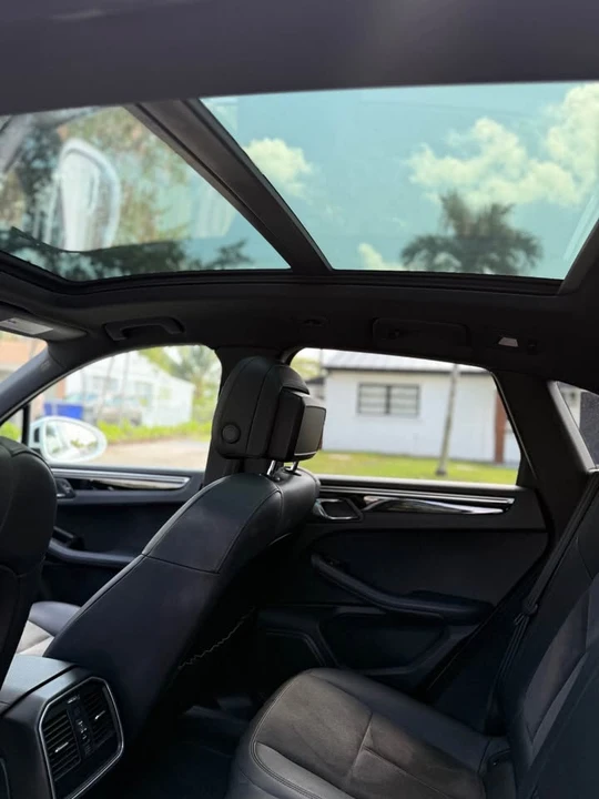 2019 Porsche Macan - Image 15 of 19