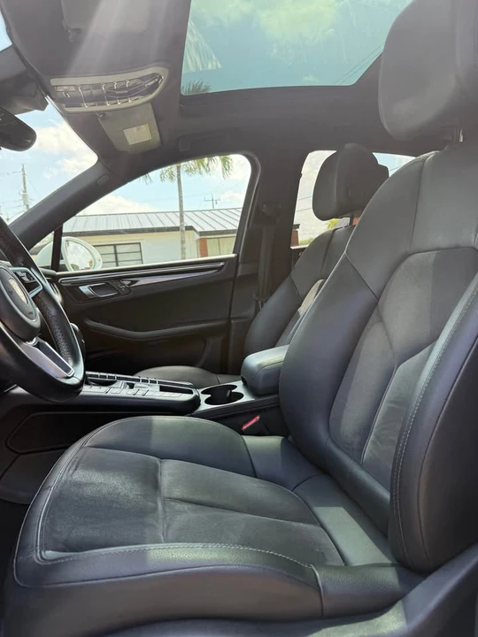 2019 Porsche Macan - Image 18 of 19