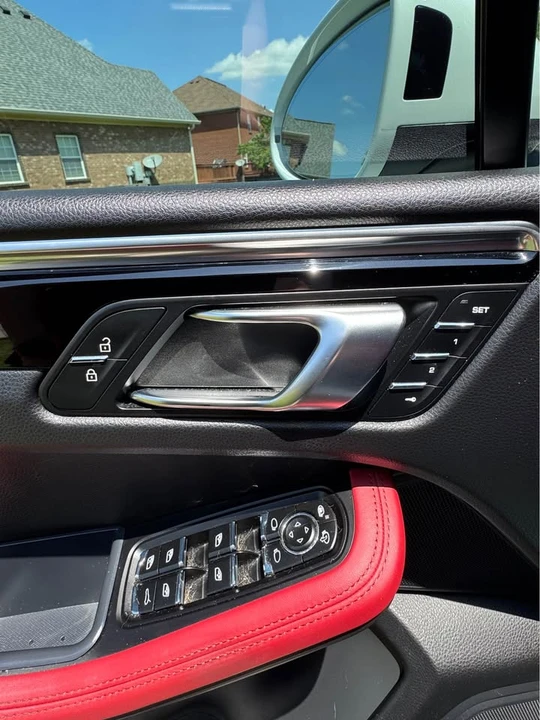 2019 Porsche Macan S - Image 18 of 19