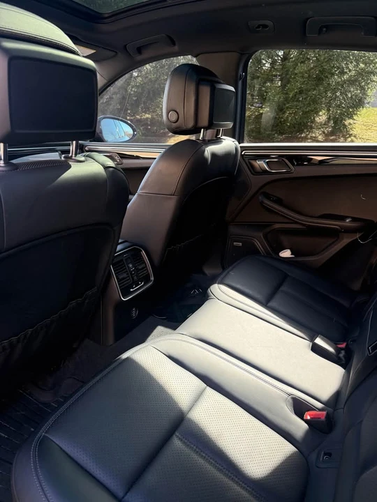 2019 Porsche Macan - Image 10 of 19