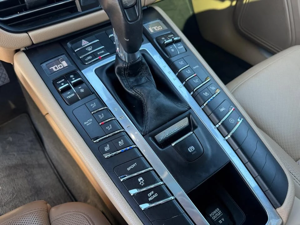 2019 Porsche Macan - Image 18 of 19
