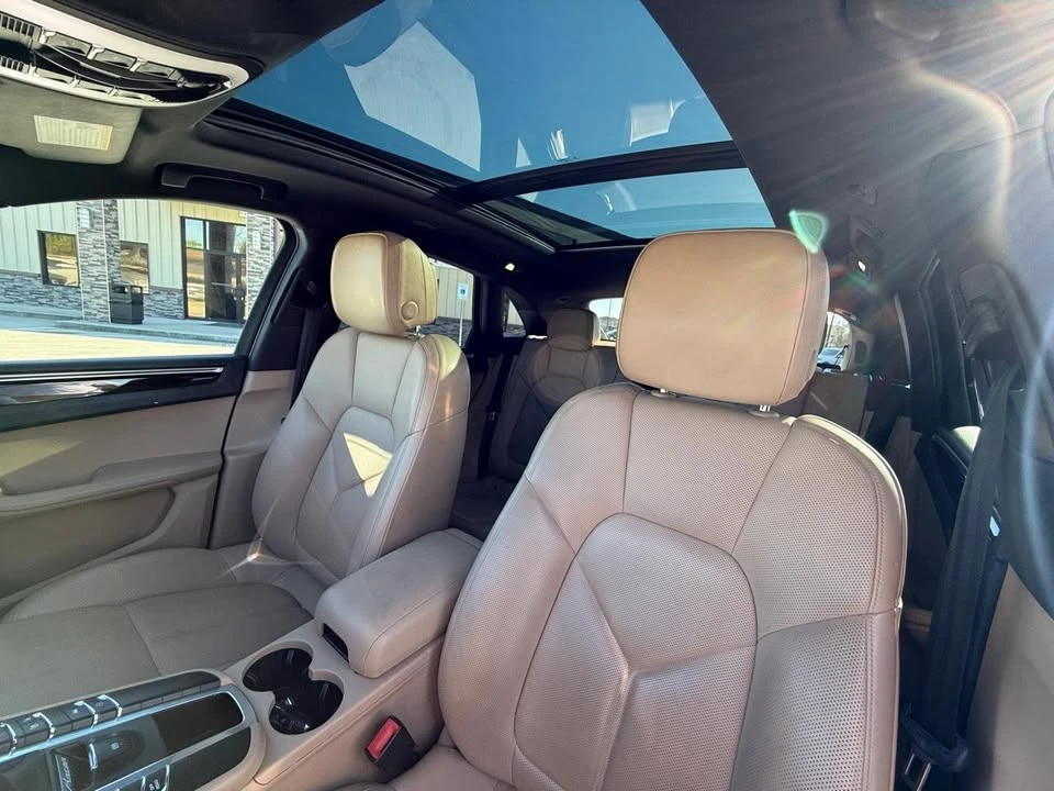 2019 Porsche Macan - Image 10 of 19