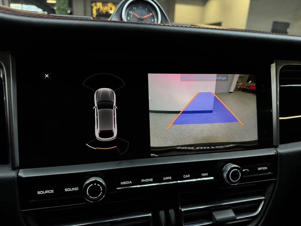 2019 Porsche Macan - Image 17 of 20