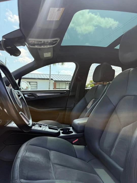 2019 Porsche Macan - Image 17 of 19