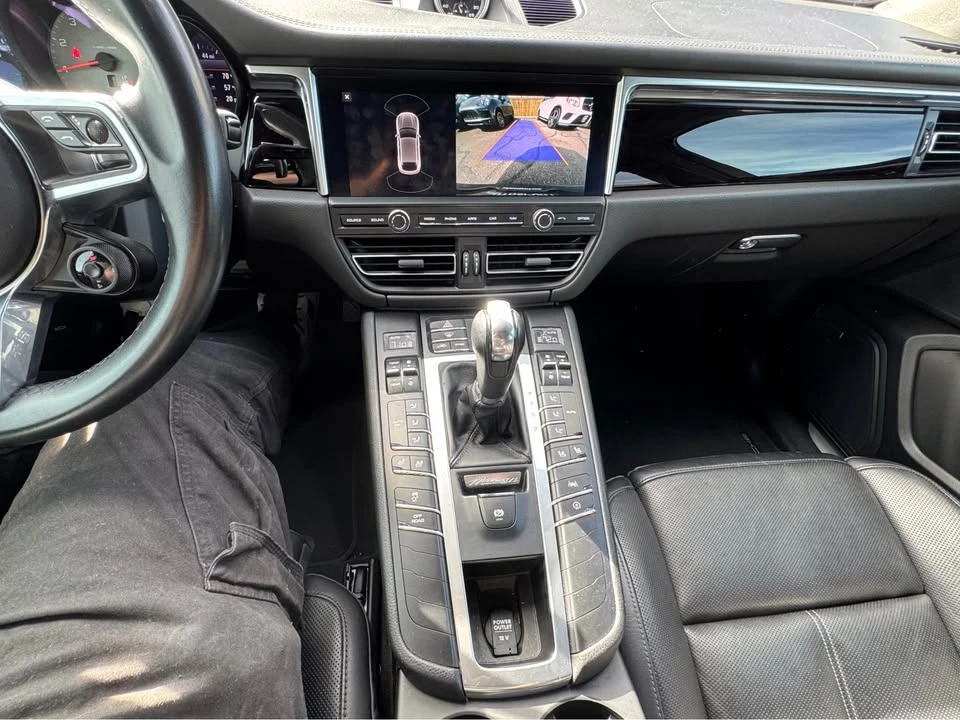 2019 Porsche Macan - Image 16 of 20