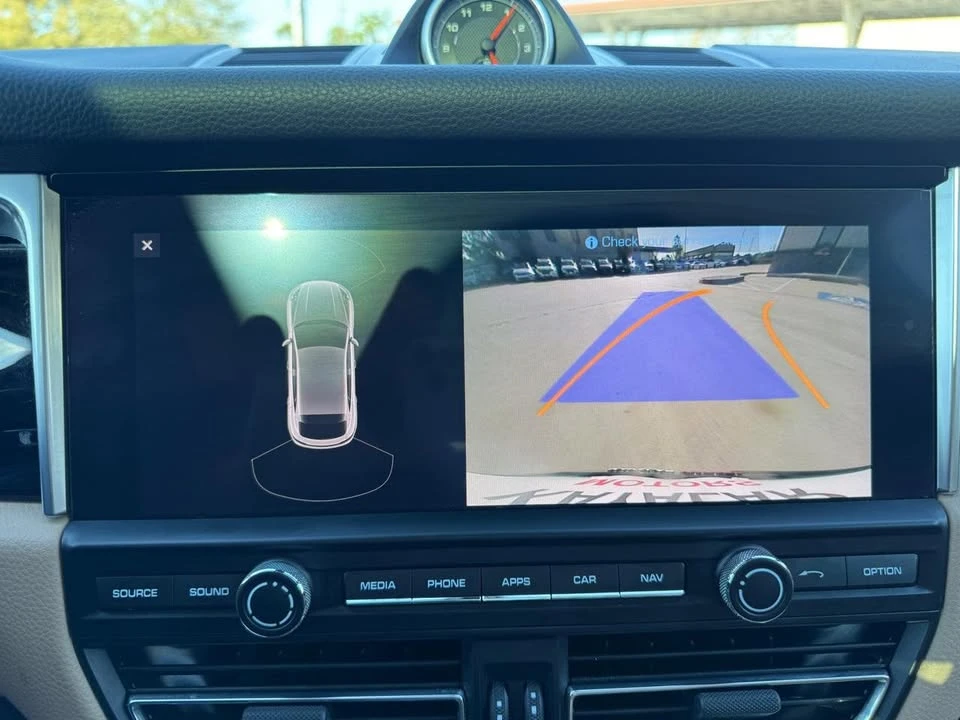 2019 Porsche Macan - Image 16 of 19