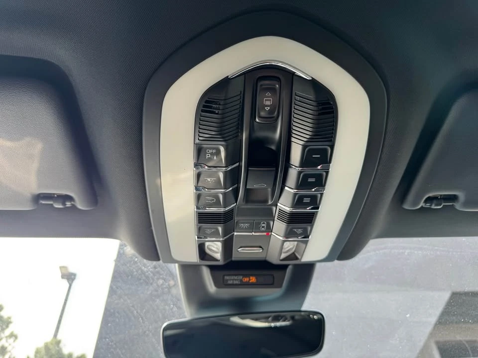 2019 Porsche Macan - Image 17 of 20