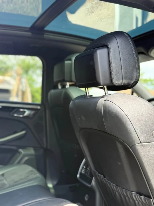 2019 Porsche Macan - Image 12 of 19