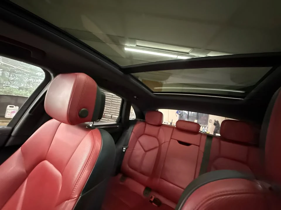 2019 Porsche Macan - Image 17 of 20