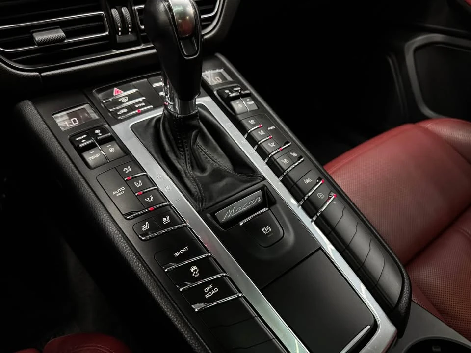 2019 Porsche Macan - Image 18 of 20