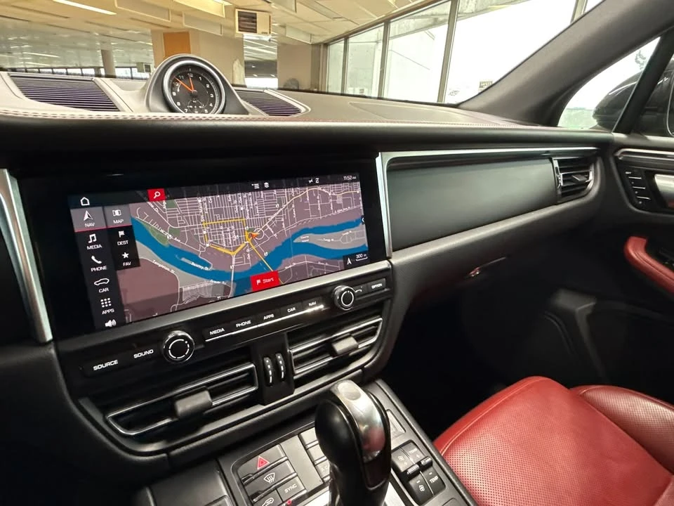 2019 Porsche Macan - Image 13 of 20
