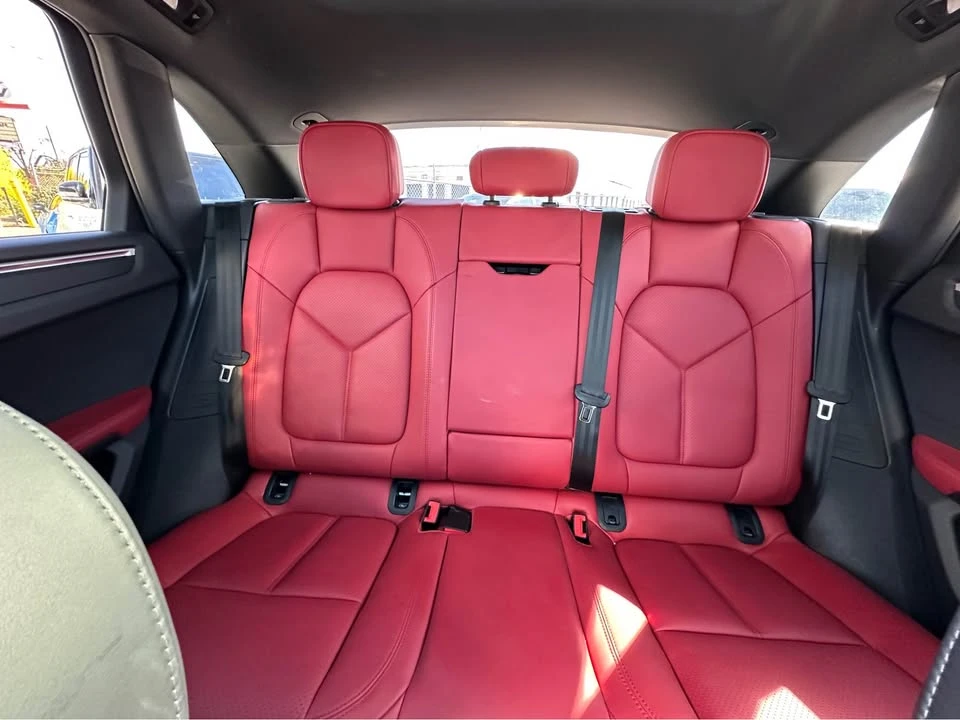 2019 Porsche Macan - Image 15 of 20