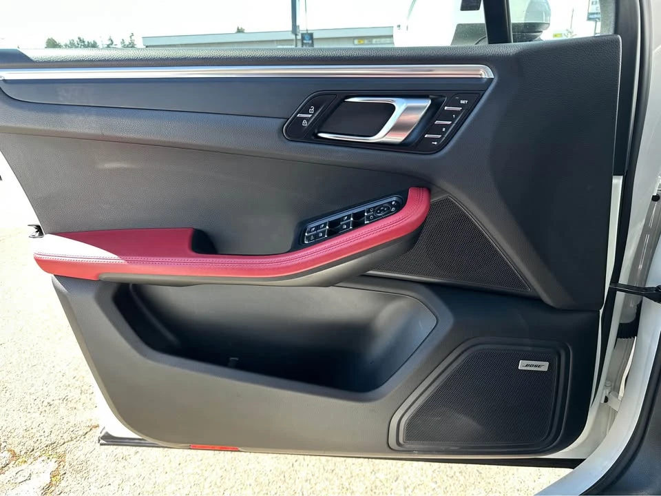 2019 Porsche Macan - Image 18 of 20