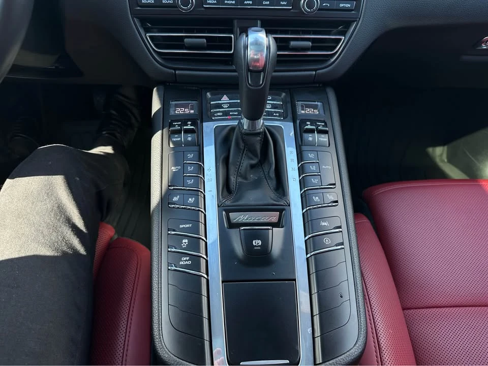 2019 Porsche Macan - Image 16 of 20