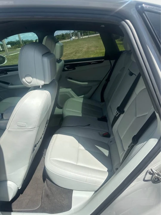 2019 Porsche Macan - Image 15 of 20