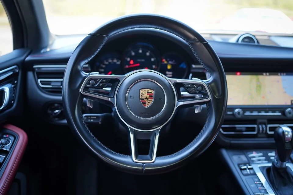 2019 Porsche Macan - Image 15 of 20
