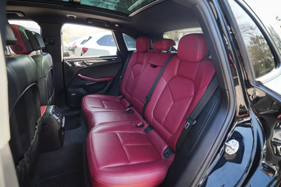 2019 Porsche Macan - Image 19 of 20