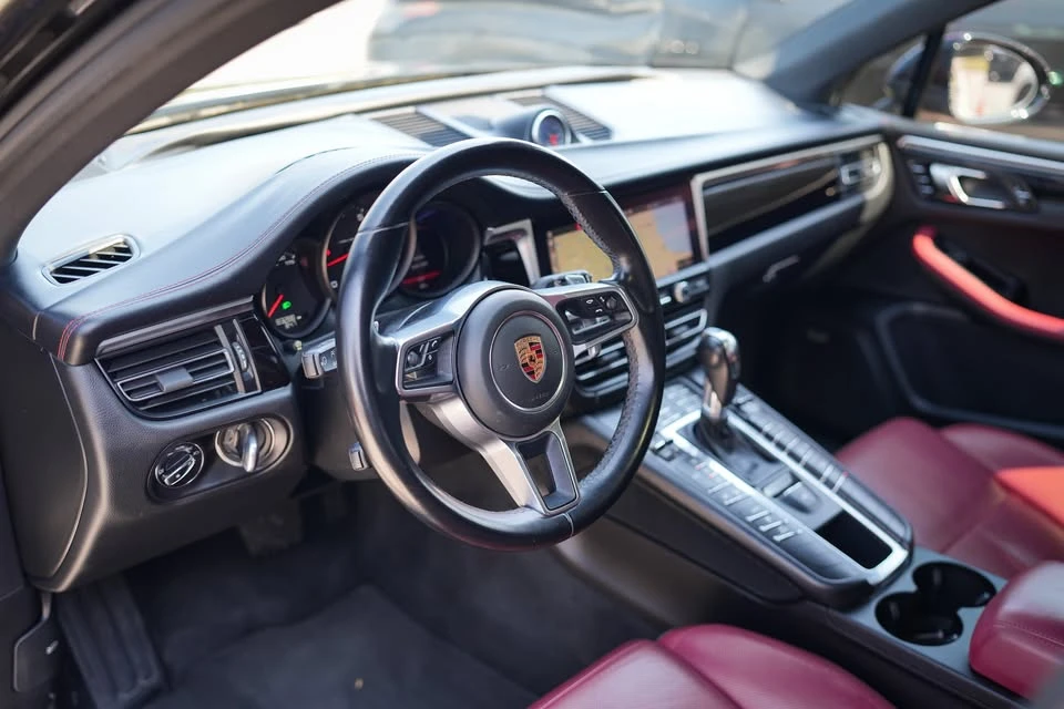 2019 Porsche Macan - Image 13 of 20