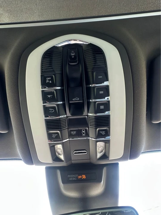 2019 Porsche Macan - Image 17 of 20