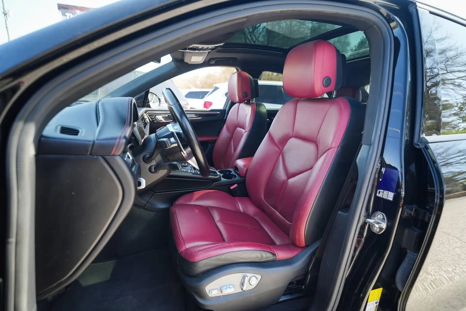 2019 Porsche Macan - Image 18 of 20