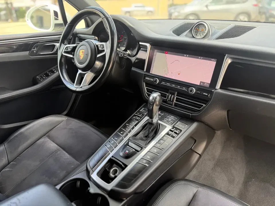 2019 Porsche Macan - Image 9 of 13