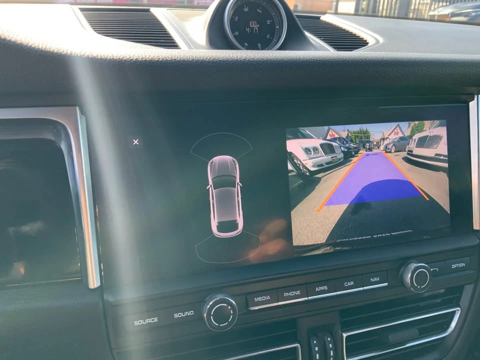 2019 Porsche Macan - Image 12 of 20
