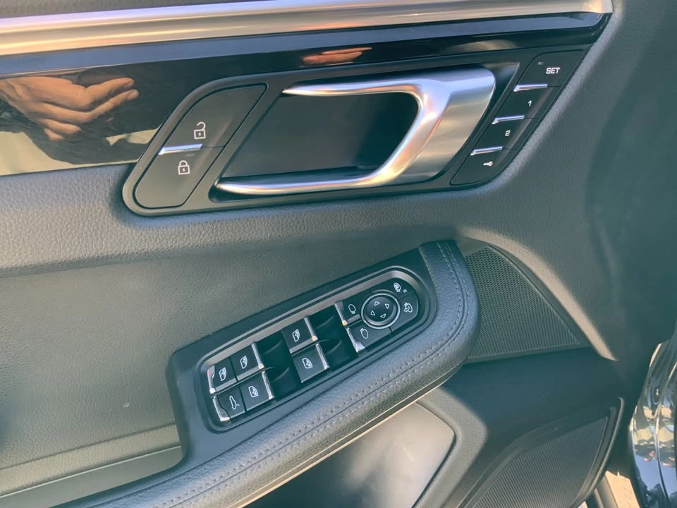 2019 Porsche Macan - Image 19 of 20