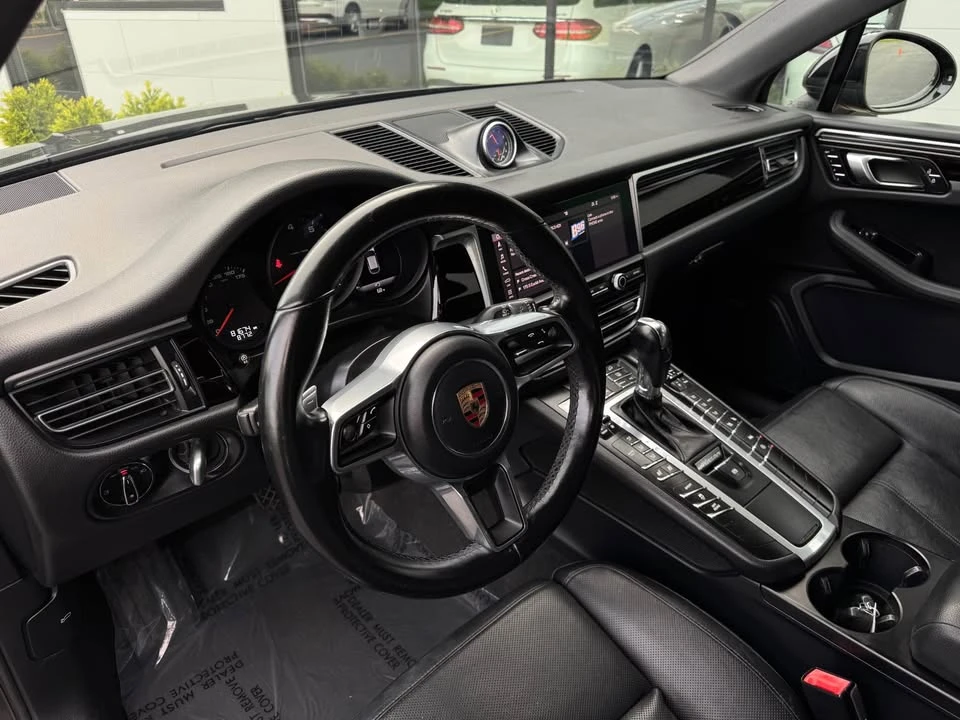 2019 Porsche Macan - Image 9 of 20