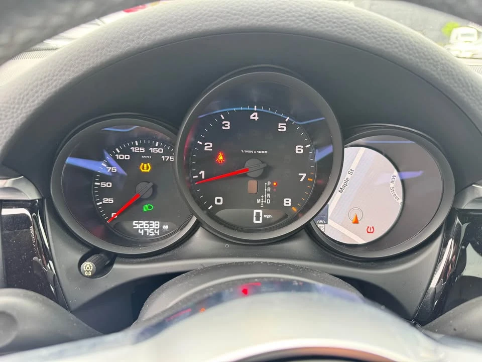 2019 Porsche Macan - Image 13 of 17