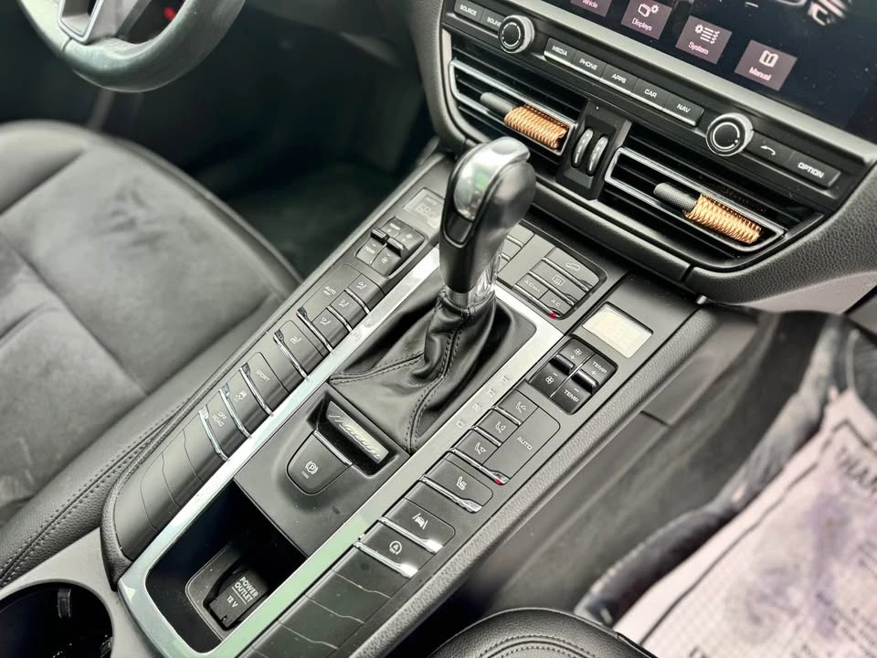 2019 Porsche Macan - Image 10 of 17
