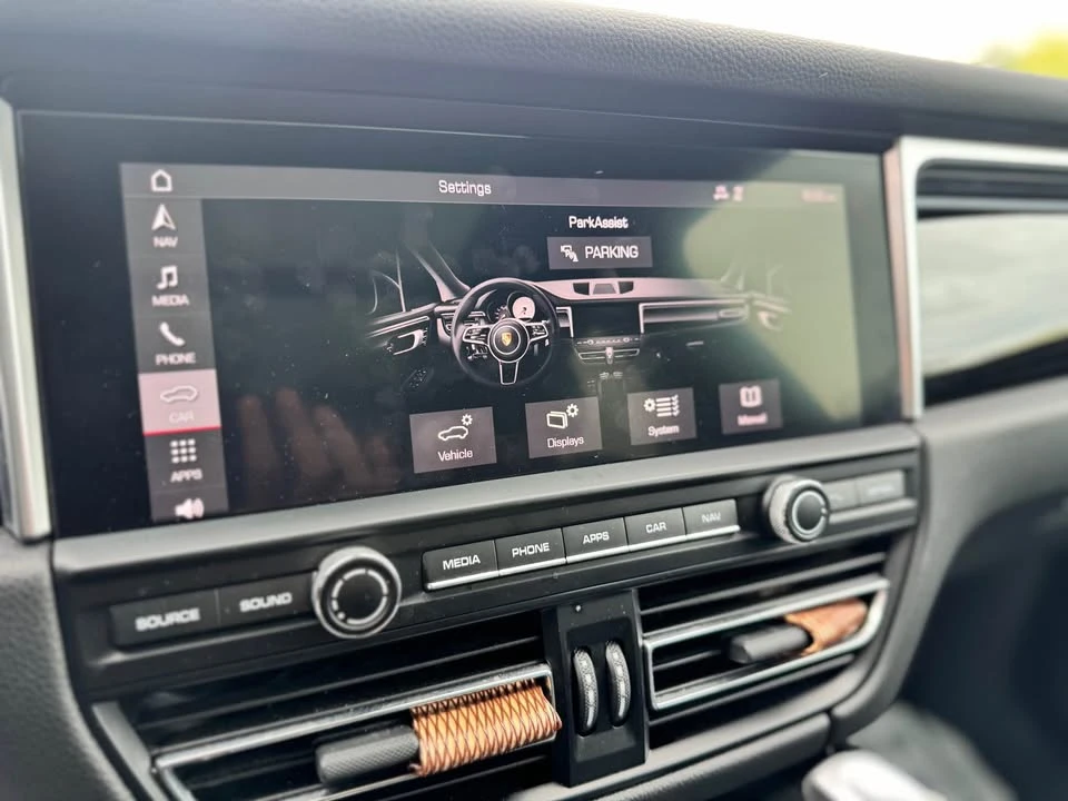 2019 Porsche Macan - Image 14 of 17