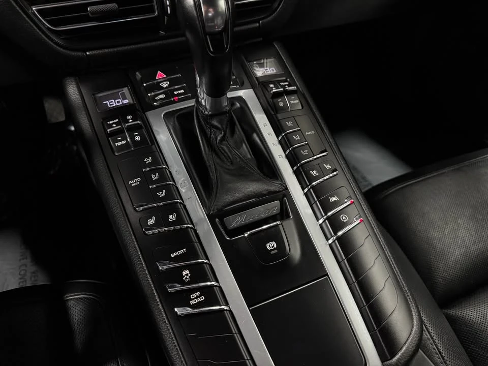 2019 Porsche Macan - Image 18 of 20