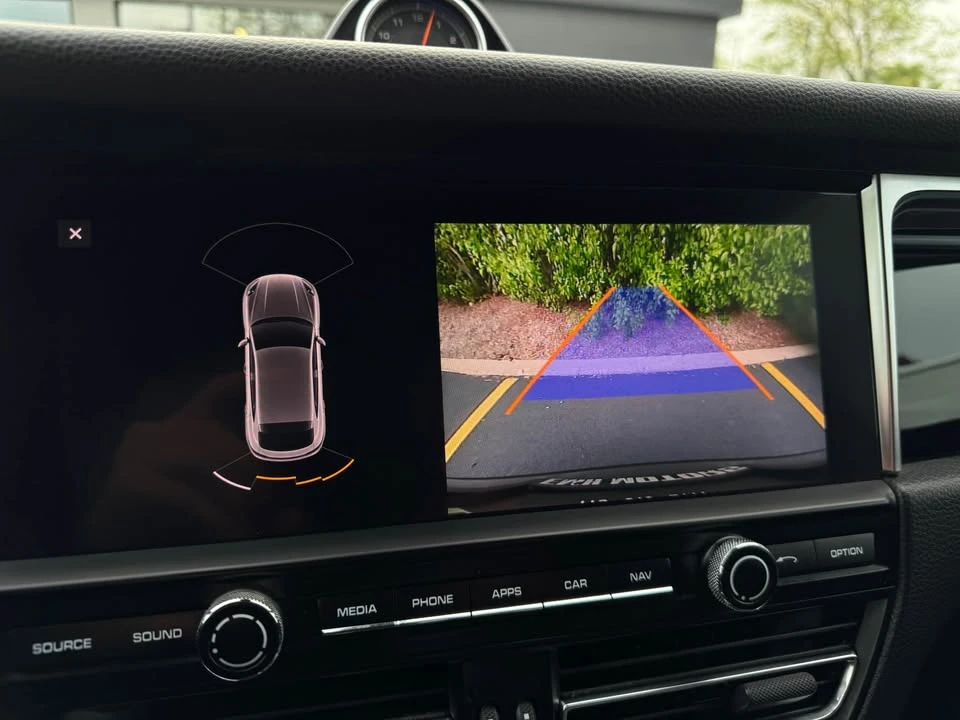 2019 Porsche Macan - Image 17 of 20