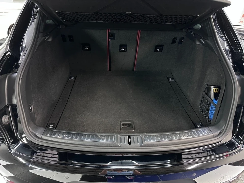 2019 Porsche Macan Turbo - Image 17 of 21