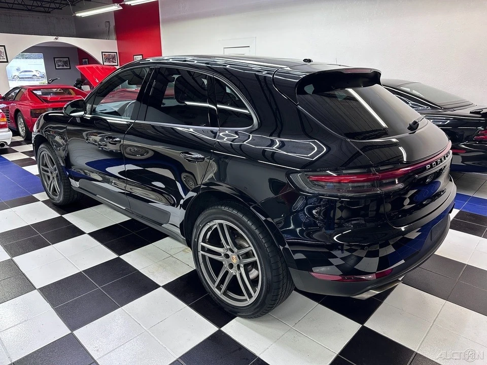 2019 Porsche Macan Turbo - Image 12 of 21