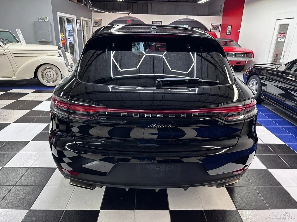 2019 Porsche Macan - Image 15 of 21